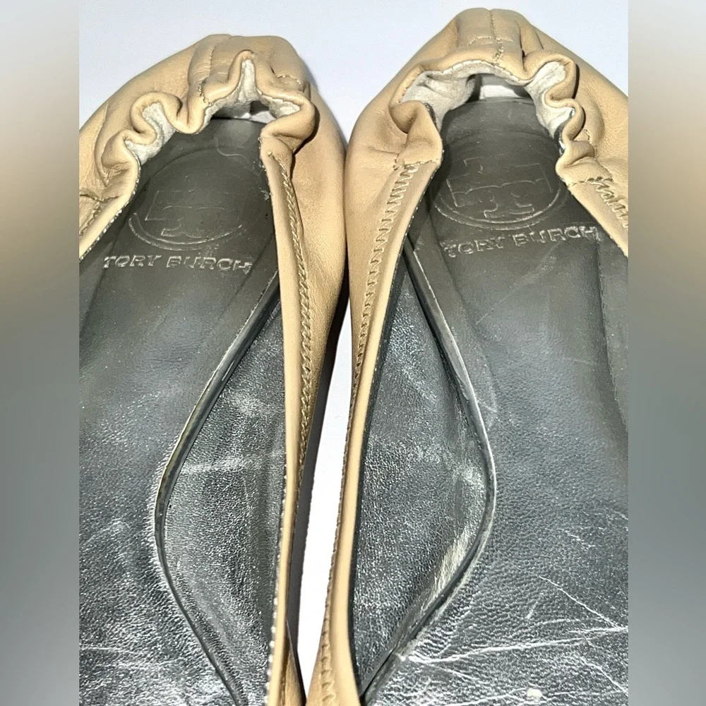Tory Burch Serena Sz 9 Two Toned Silver Metallic Cap Toe Beige Reva‎ Flats
